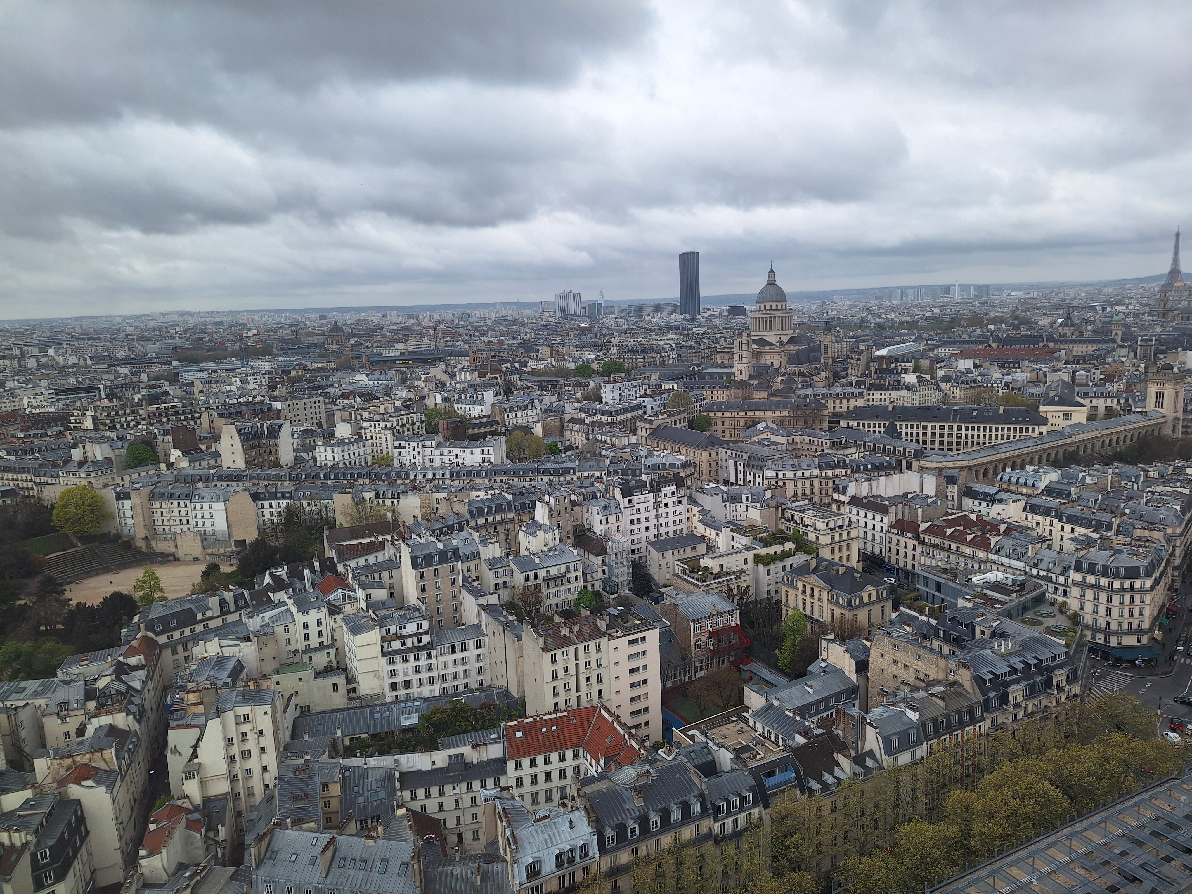Une vue sur la Tour Montparnasse.